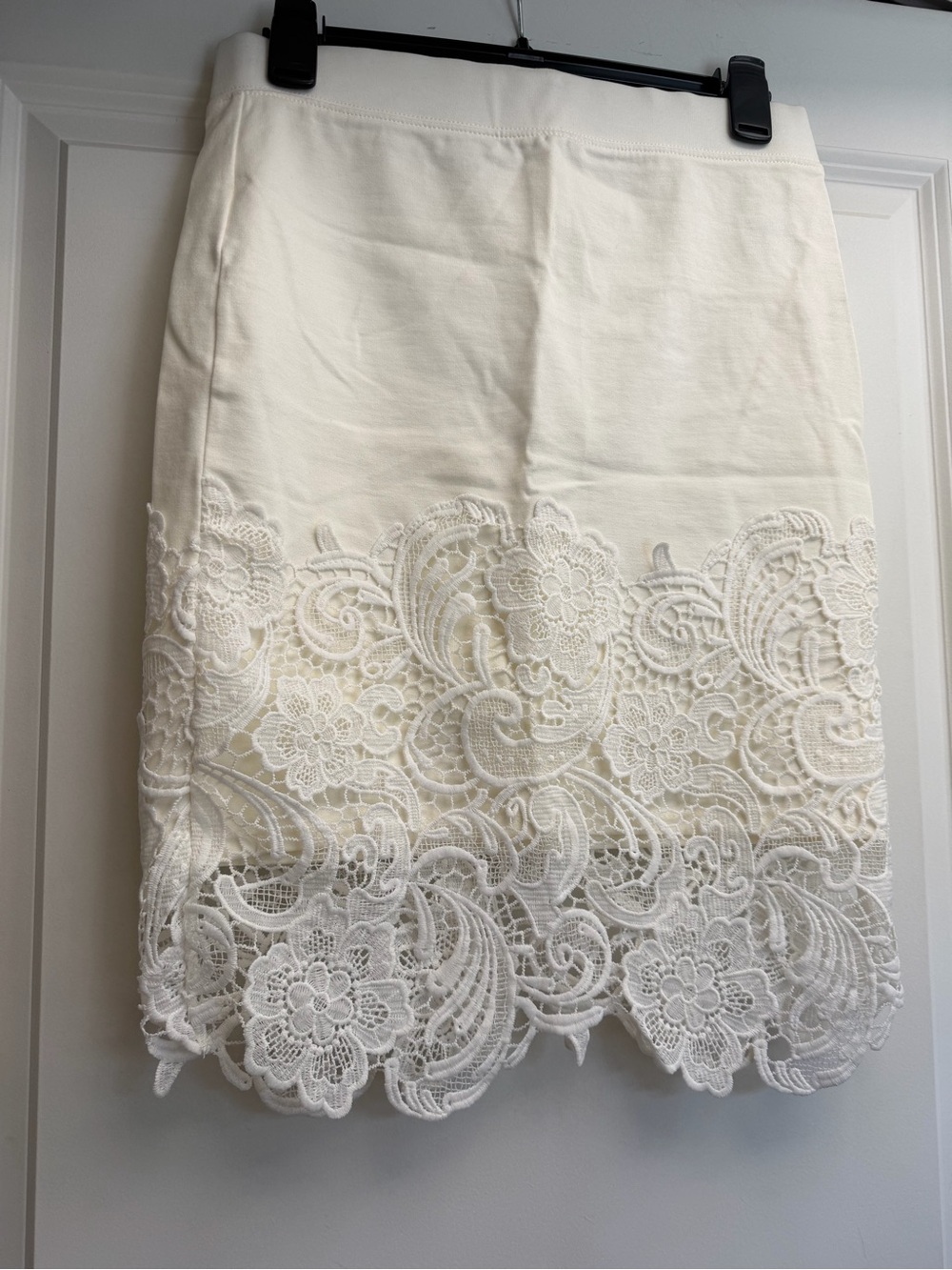 Haute Monde Cream Lace-Hem Pencil Skirt